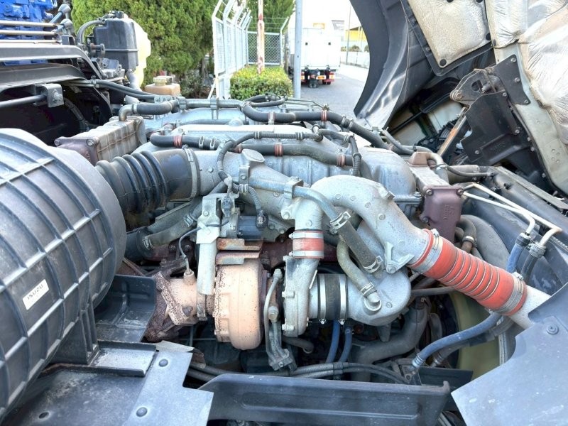 25t仕様　３軸高床　２デフ　クレーン付平ボデー