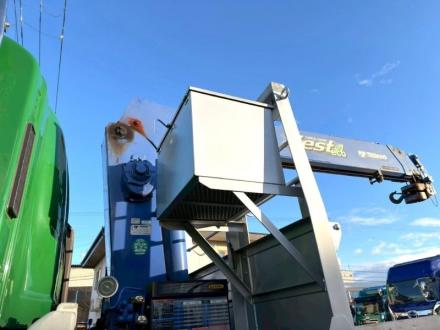 25t仕様　３軸高床　２デフ　クレーン付平ボデー