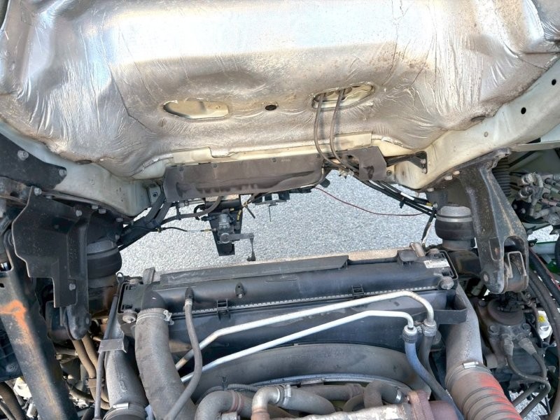 25t仕様　３軸高床　２デフ　クレーン付平ボデー