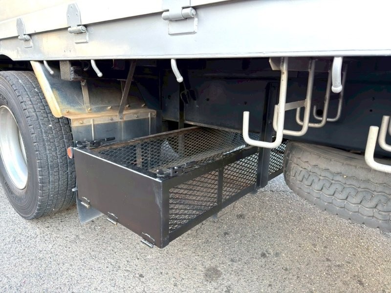 25t仕様　３軸高床　２デフ　クレーン付平ボデー