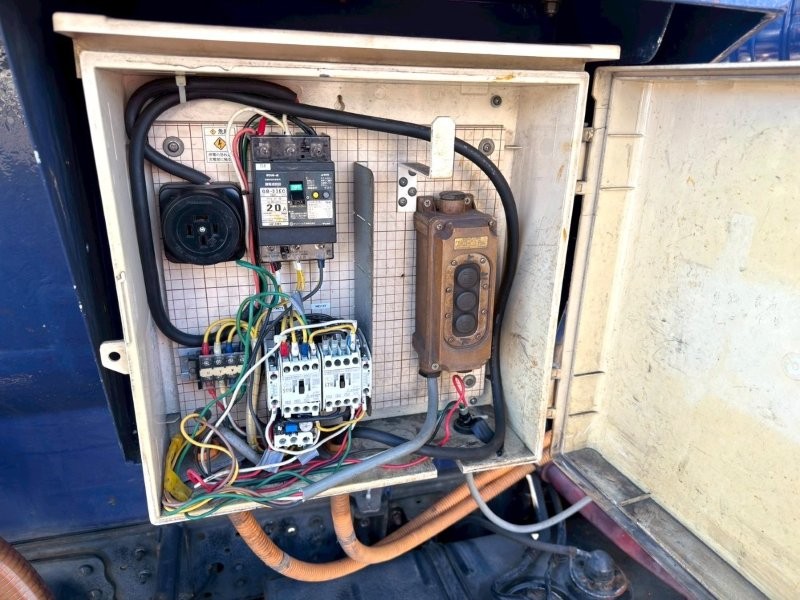 デュトロ　タンク車　ＦＲＰタンク