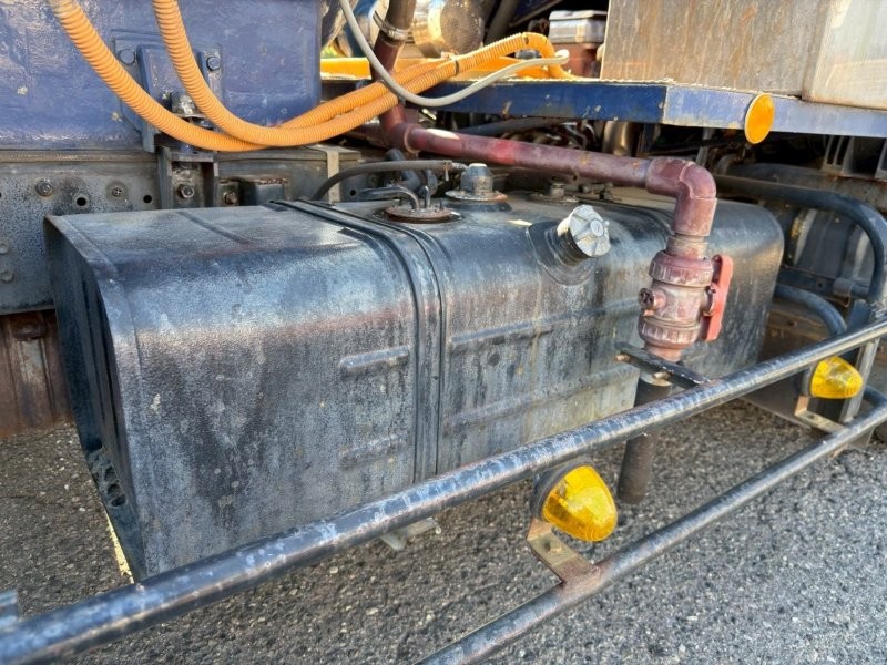 デュトロ　タンク車　ＦＲＰタンク