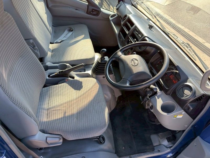 デュトロ　タンク車　ＦＲＰタンク