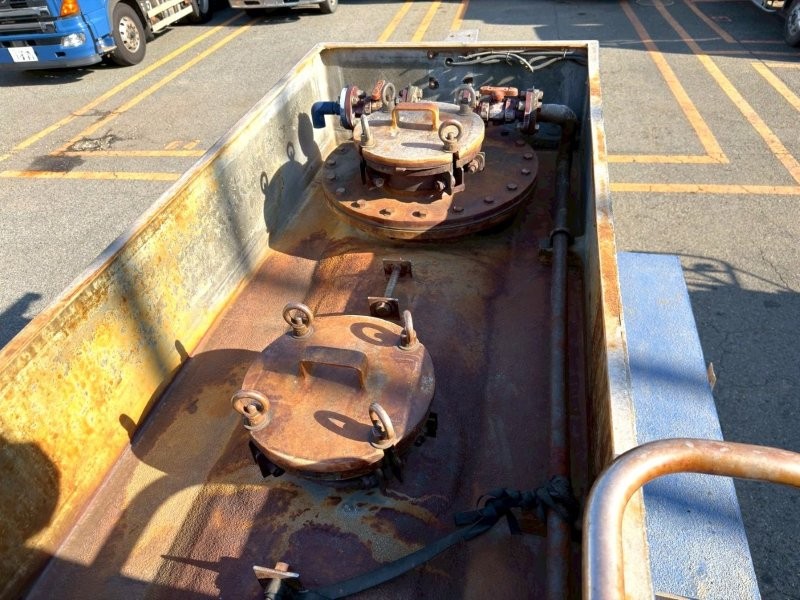 デュトロ　タンク車　ＦＲＰタンク