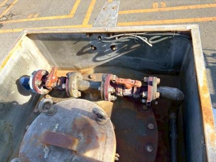 デュトロ　タンク車　ＦＲＰタンク