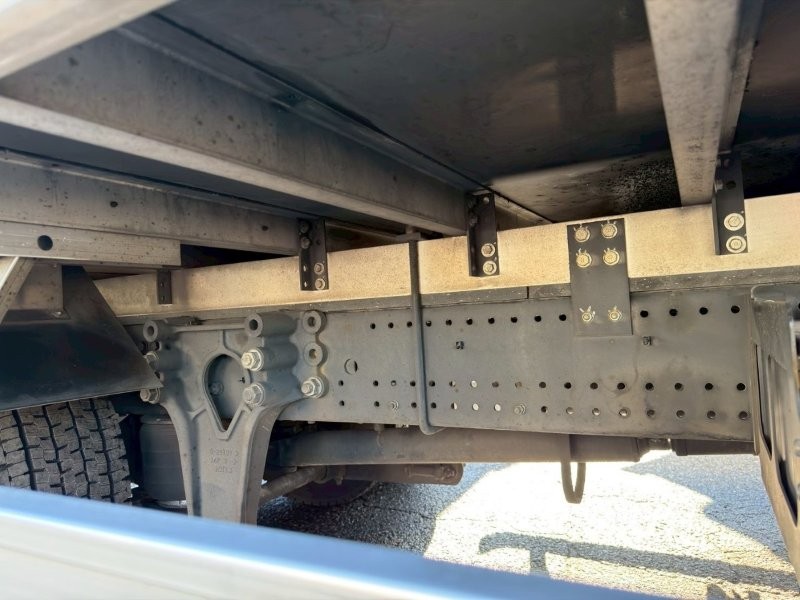 増々トン　ワイド　格納ゲート付冷凍バン