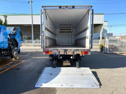 増々トン　ワイド　格納ゲート付冷凍バン