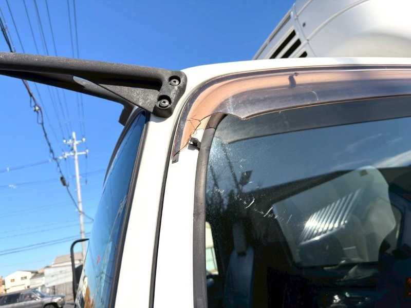 増々トン　ワイド　格納ゲート付冷凍バン