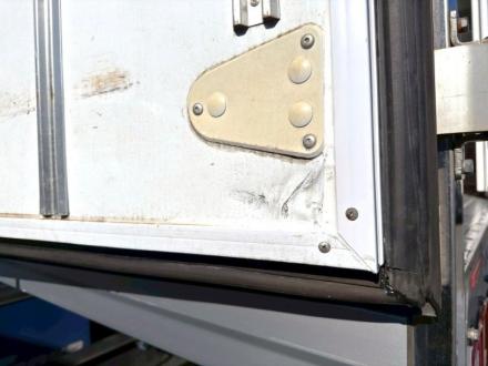 増々トン　ワイド　格納ゲート付冷凍バン