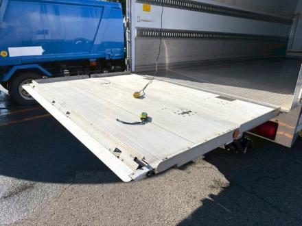 増々トン　ワイド　格納ゲート付冷凍バン