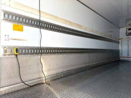 増々トン　ワイド　格納ゲート付冷凍バン