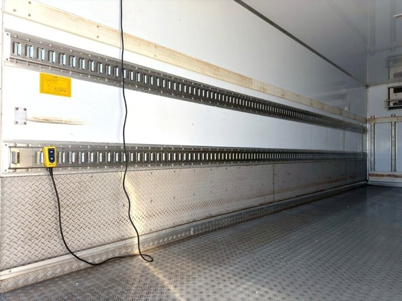 増々トン　ワイド　格納ゲート付冷凍バン