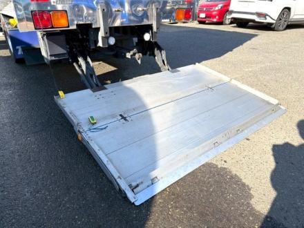 増々トン　ワイド　格納ゲート付冷凍バン