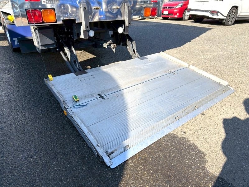 増々トン　ワイド　格納ゲート付冷凍バン