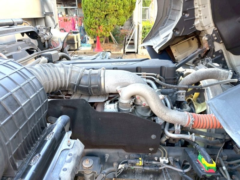 25t仕様　4軸低床　アルミ平