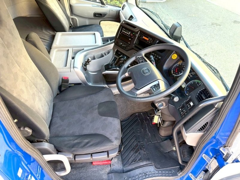 25t仕様　4軸低床　アルミ平