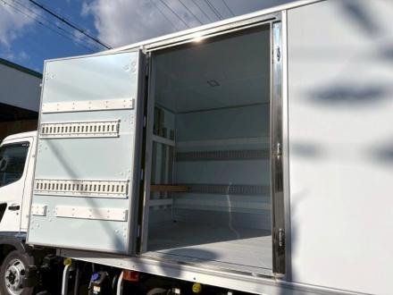 ４t　ワイド　格納ゲート付　冷凍バン