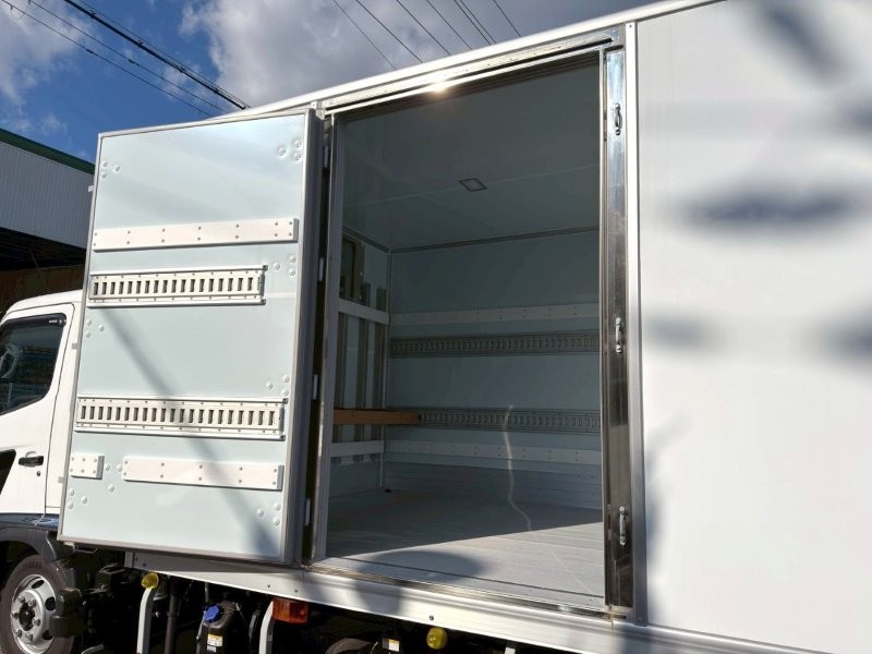 ４t　ワイド　格納ゲート付　冷凍バン