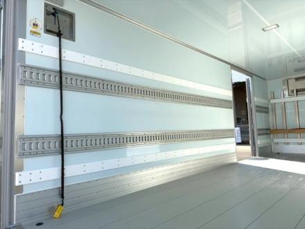 ４t　ワイド　格納ゲート付　冷凍バン