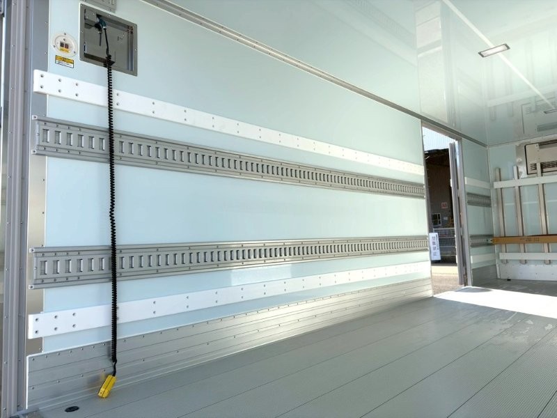 ４t　ワイド　格納ゲート付　冷凍バン