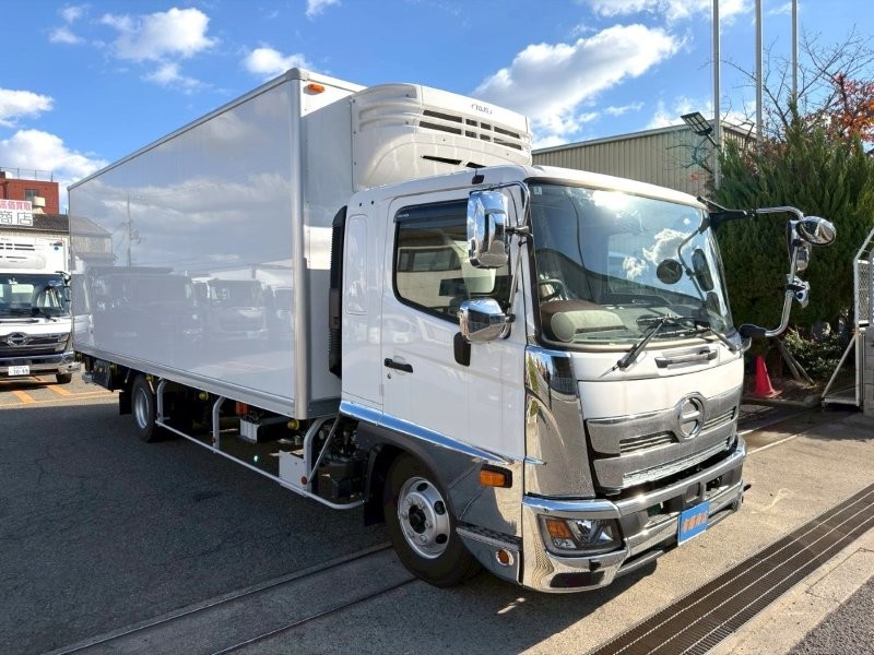 ４t　ワイド　格納ゲート付　冷凍バン