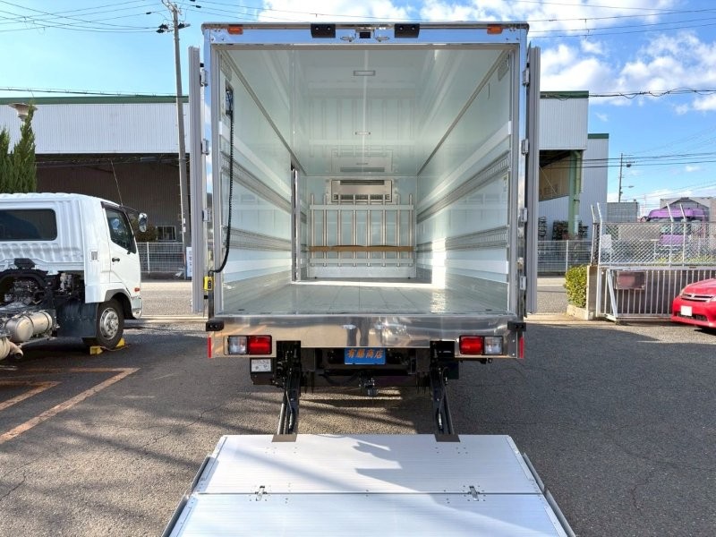 ４t　ワイド　格納ゲート付　冷凍バン