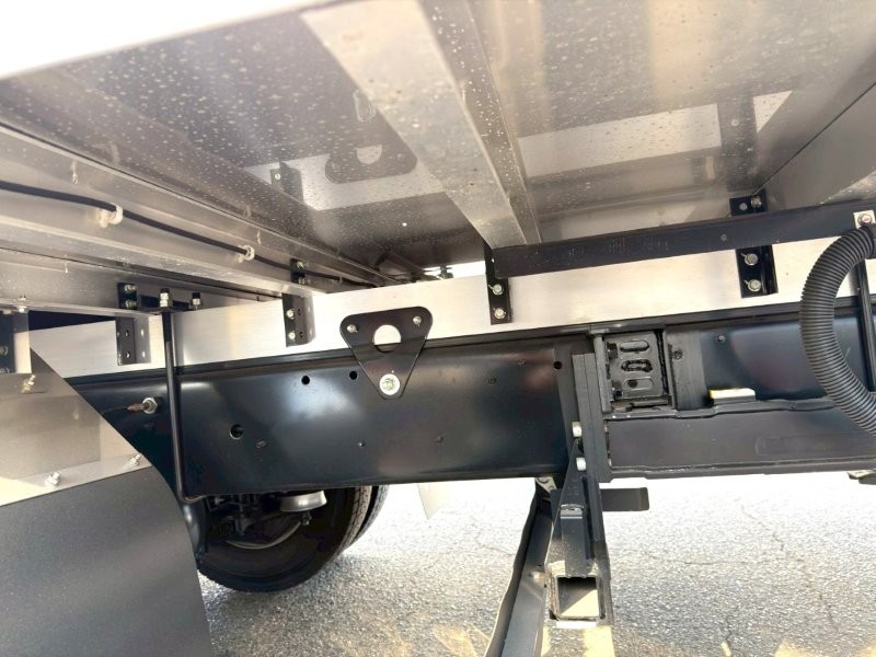 ４t　ワイド　格納ゲート付　冷凍バン