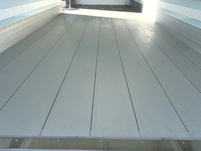 ４t　ワイド　格納ゲート付　冷凍バン