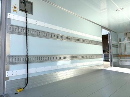 ４t　ワイド　格納ゲート付　冷凍バン