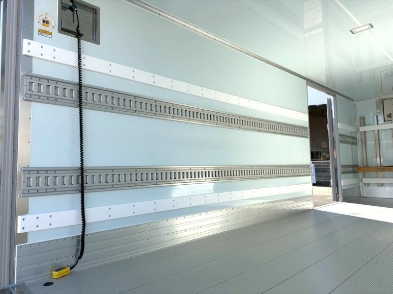 ４t　ワイド　格納ゲート付　冷凍バン