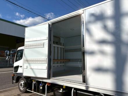 ４t　ワイド　格納ゲート付　冷凍バン