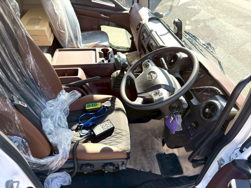 ４t　ワイド　格納ゲート付　冷凍バン