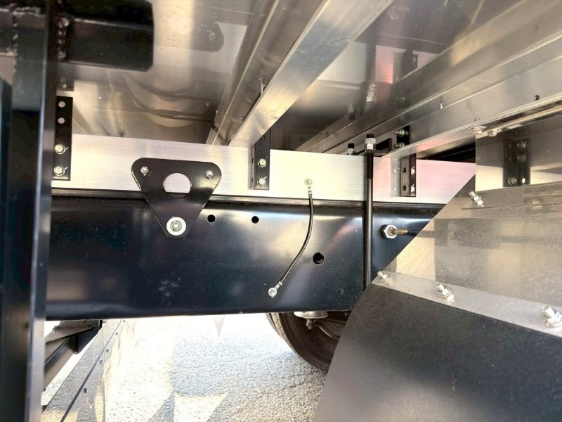 ４t　ワイド　格納ゲート付　冷凍バン