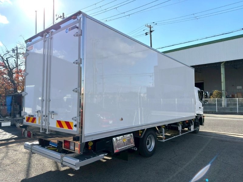 ４t　ワイド　格納ゲート付　冷凍バン