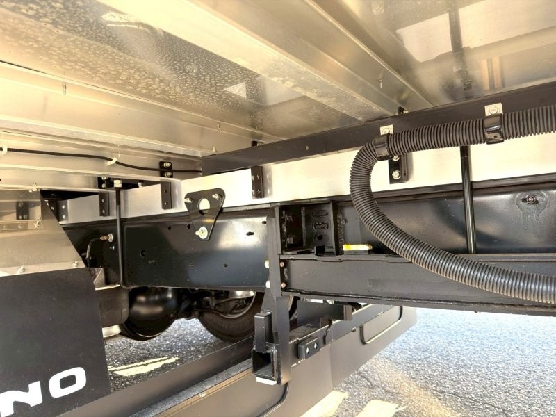 ４t　ワイド　格納ゲート付　冷凍バン