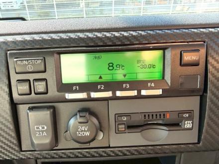 ４t　ワイド　格納ゲート付　冷凍バン