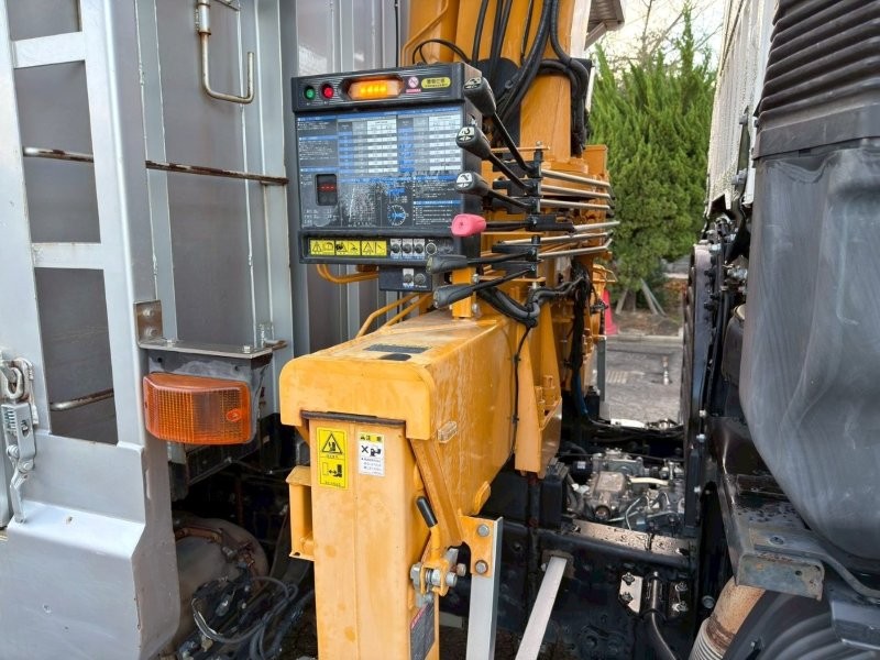 ２５t仕様　３軸高床　クレーン付アルミ平ボデー