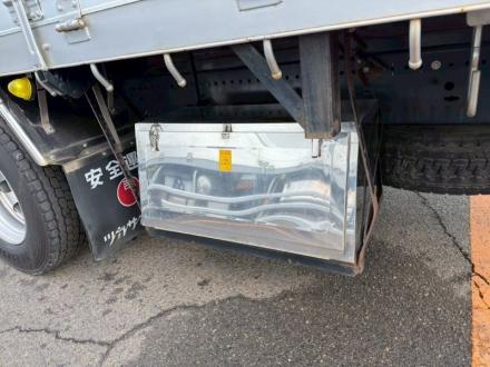 ２５t仕様　３軸高床　クレーン付アルミ平ボデー