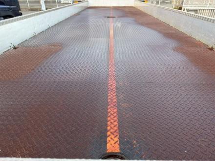 ２５t仕様　３軸高床　クレーン付アルミ平ボデー