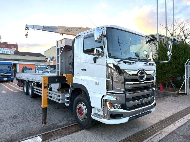 ２５t仕様　３軸高床　クレーン付アルミ平ボデー