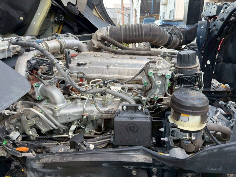 ２５t仕様　３軸高床　クレーン付アルミ平ボデー