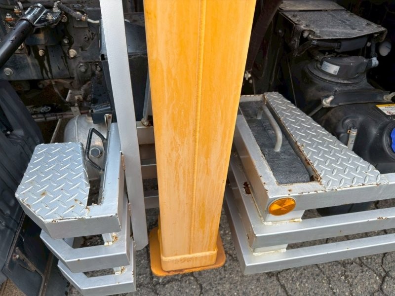 ２５t仕様　３軸高床　クレーン付アルミ平ボデー