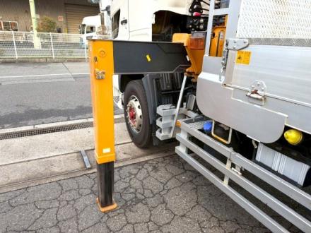 ２５t仕様　３軸高床　クレーン付アルミ平ボデー