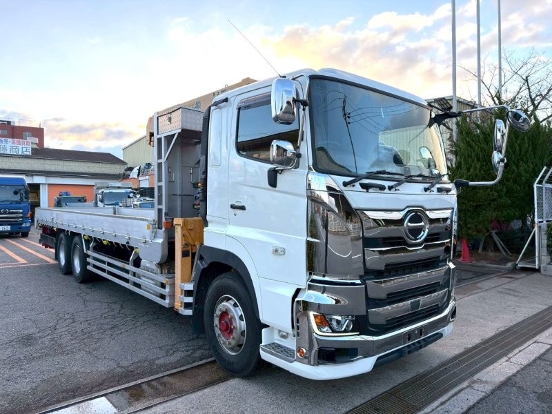 ２５t仕様　３軸高床　クレーン付アルミ平ボデー