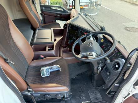 ２５t仕様　３軸高床　クレーン付アルミ平ボデー