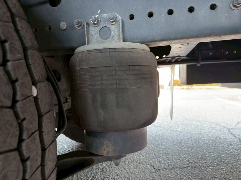 ２５t仕様　３軸高床　クレーン付アルミ平ボデー