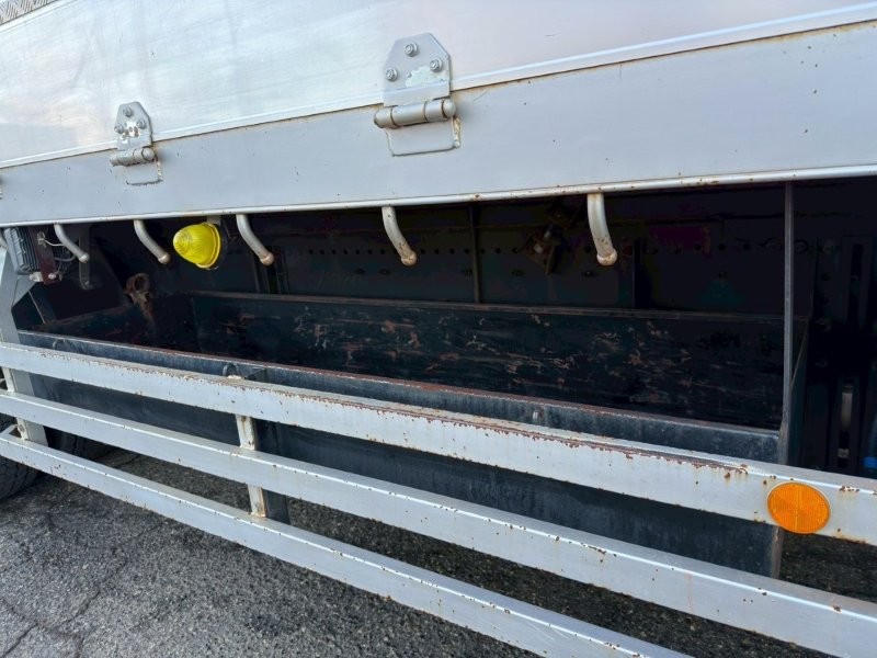 ２５t仕様　３軸高床　クレーン付アルミ平ボデー