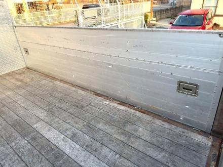 増トン　クレーン付アルミ平ボデー