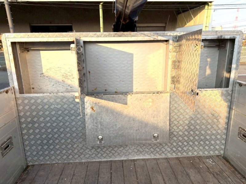 増トン　クレーン付アルミ平ボデー