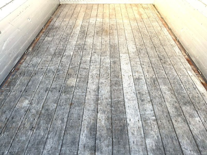 増トン　クレーン付アルミ平ボデー